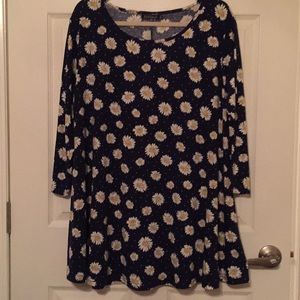 Navy Tunic w/ Daisies and Polka Dots! XXL
